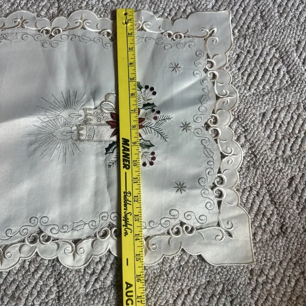 Vintage Christmas 6 Placemats and 1 Table Runner - candle poinsettias